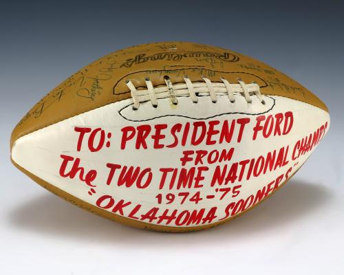 Artifact No. 1987.574, 1975 University of Oklahoma Sooners Signed Football; Gerald R. Ford Pres…