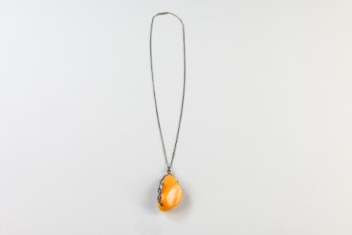 Artifact No. 1987.272 a-b, Silver and Amber Necklace; Gerald R. Ford Presidential Library & Mus…